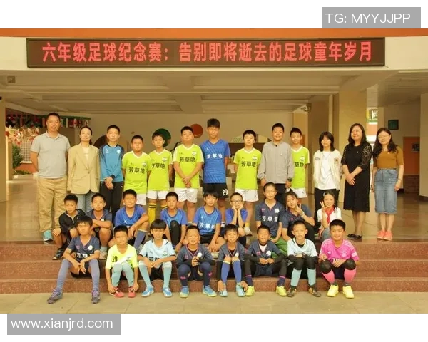 足球明星化身童年小孩重温梦想与激情的奇幻旅程